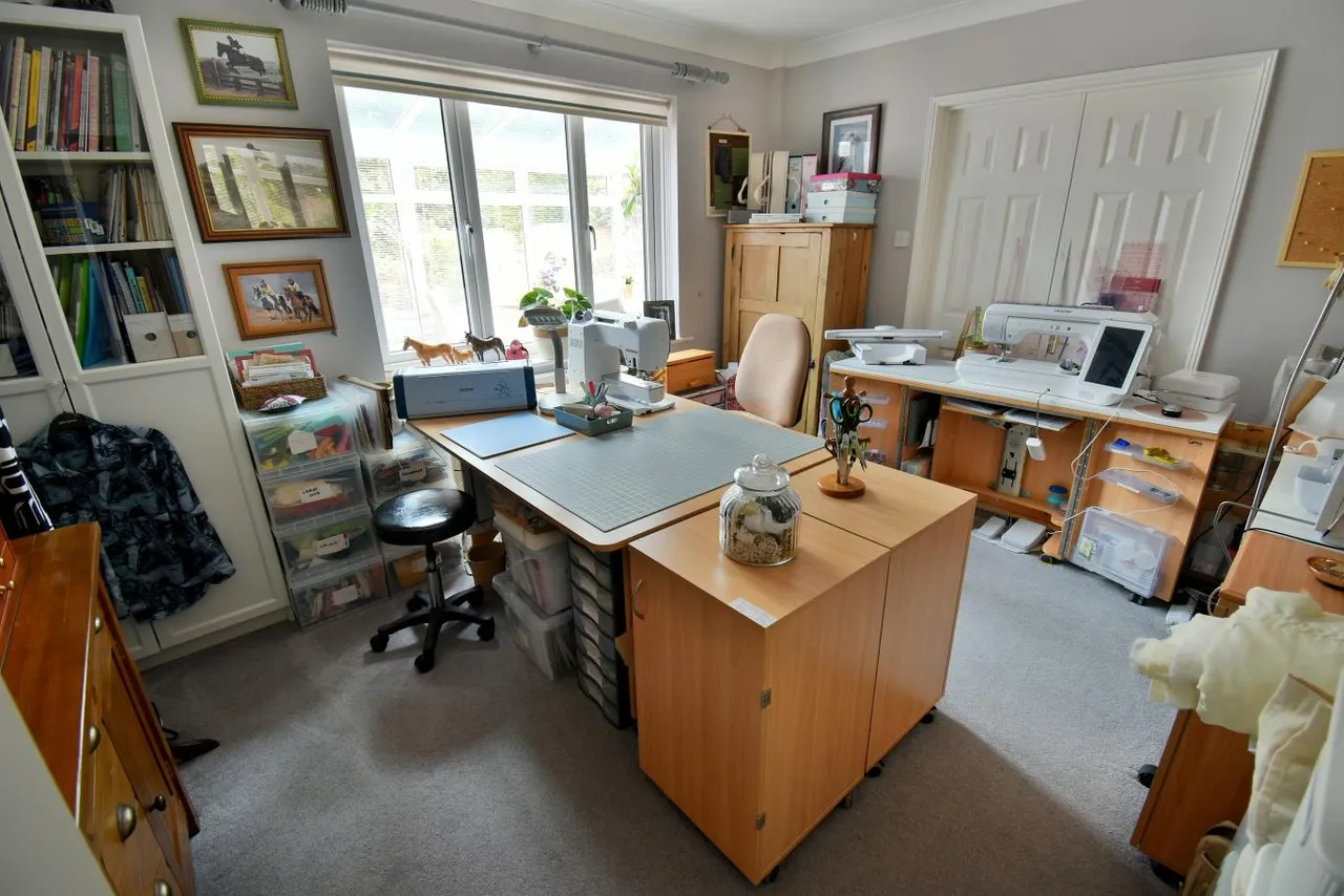 Pinewood Road, BH22, photo 10
