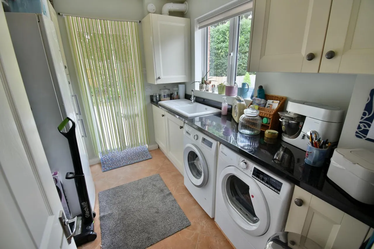 Pinewood Road, BH22, photo 8