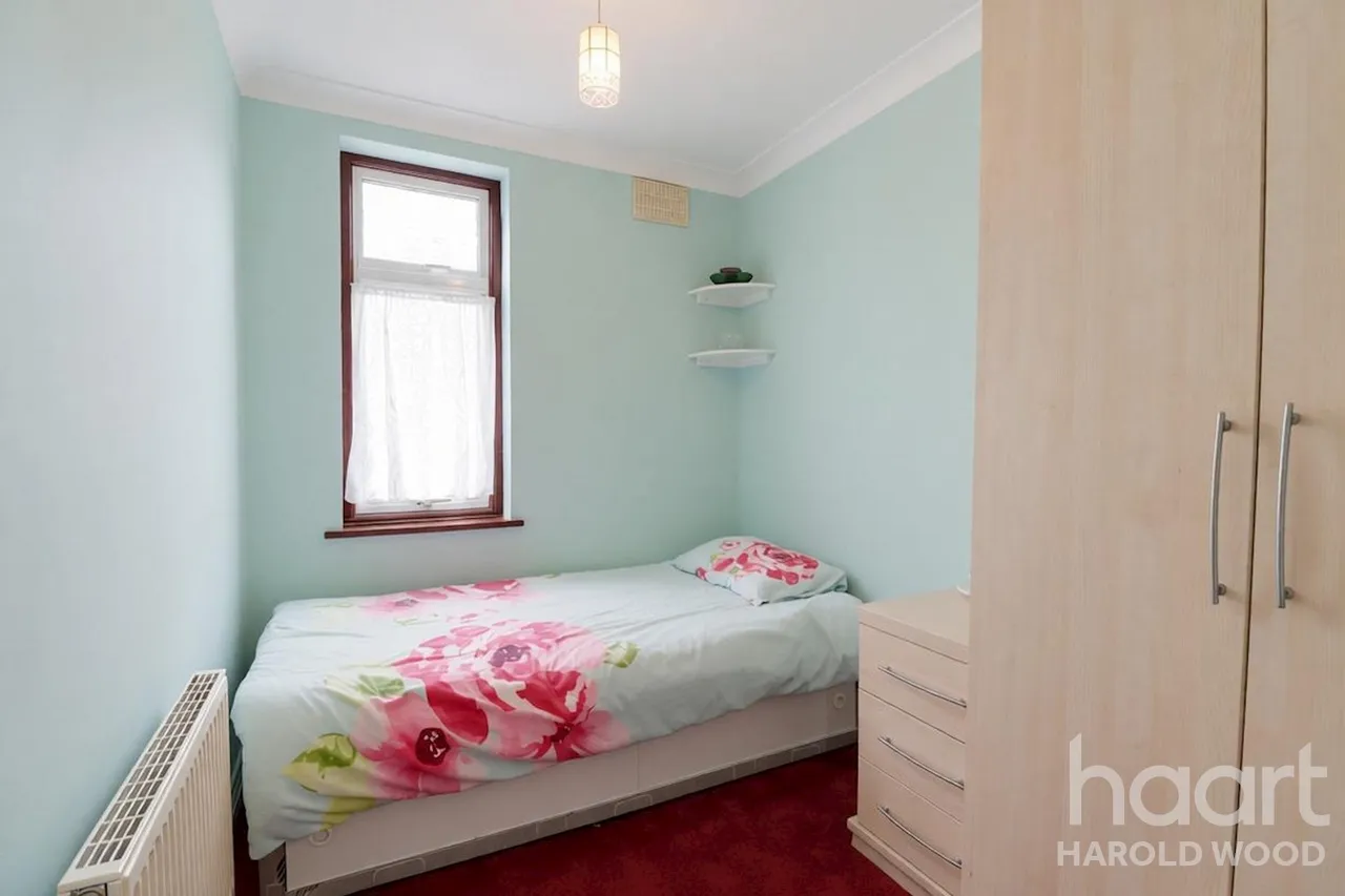 Arundel Road, Harold Wood, RM3, photo 10