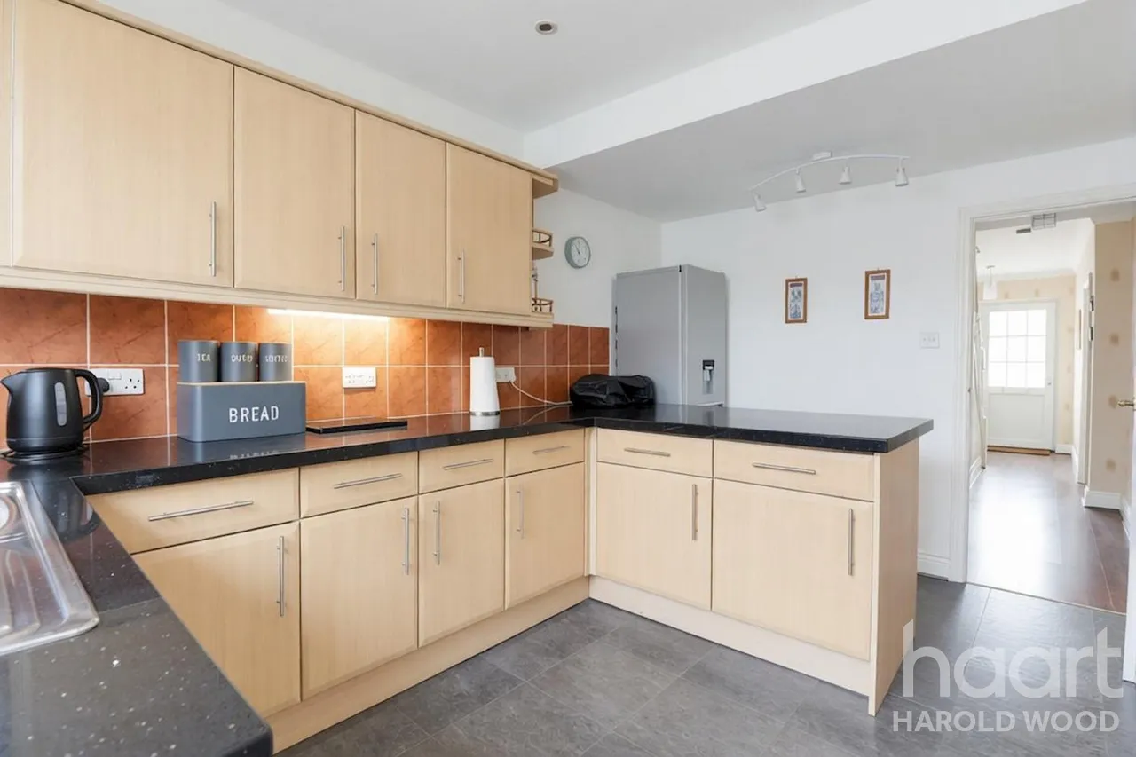 Arundel Road, Harold Wood, RM3, photo 5