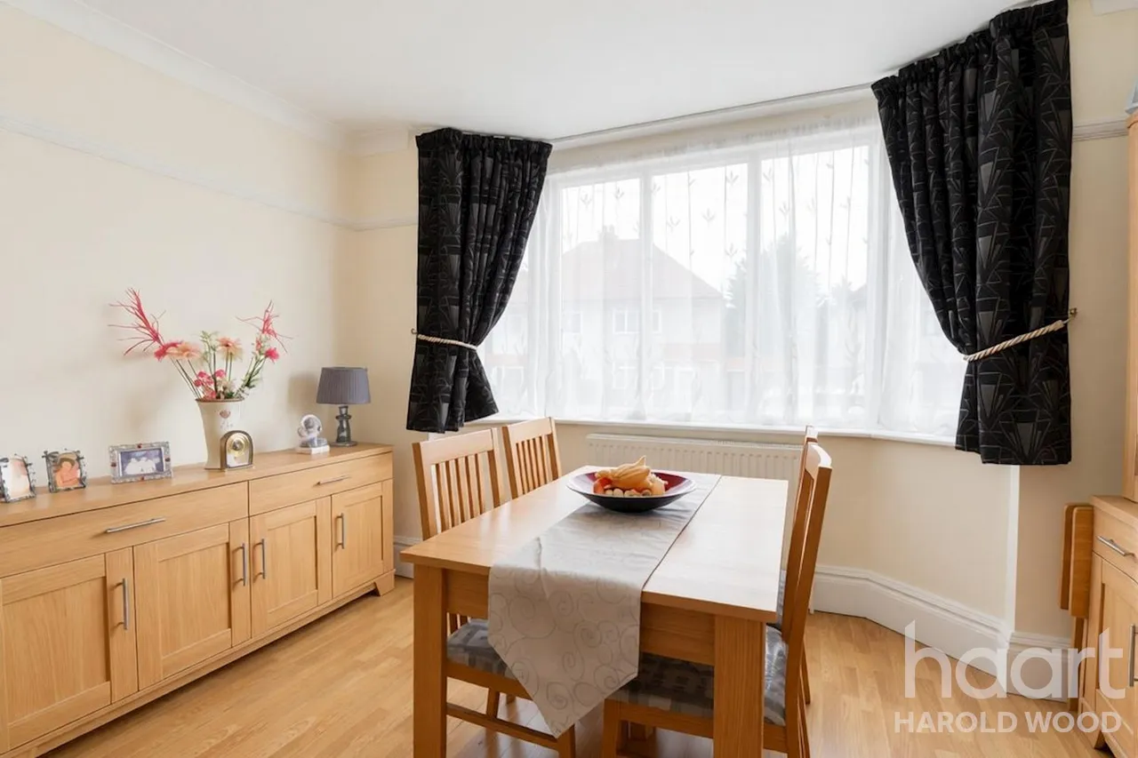 Arundel Road, Harold Wood, RM3, photo 4