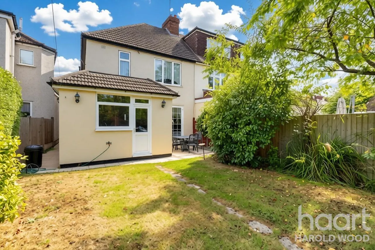 Arundel Road, Harold Wood, RM3, photo 14