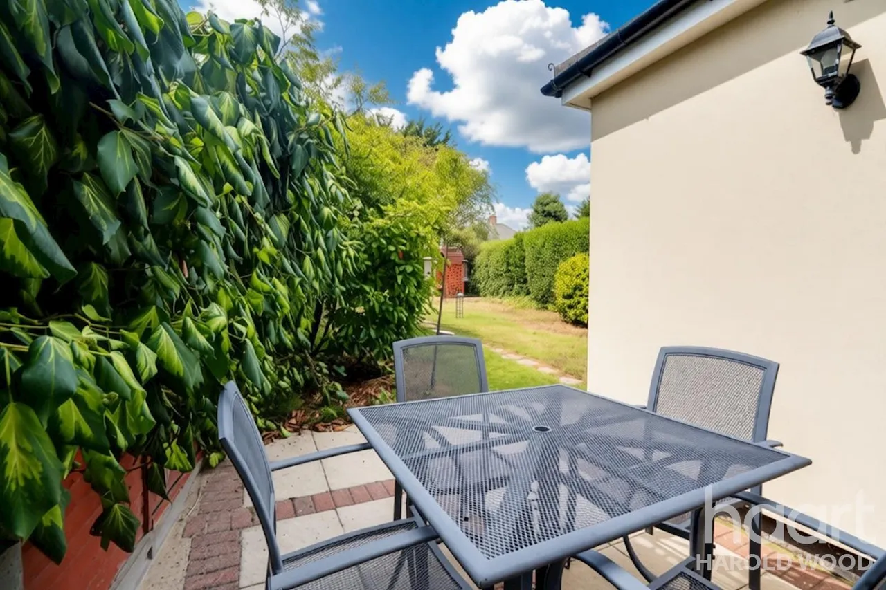 Arundel Road, Harold Wood, RM3, photo 13