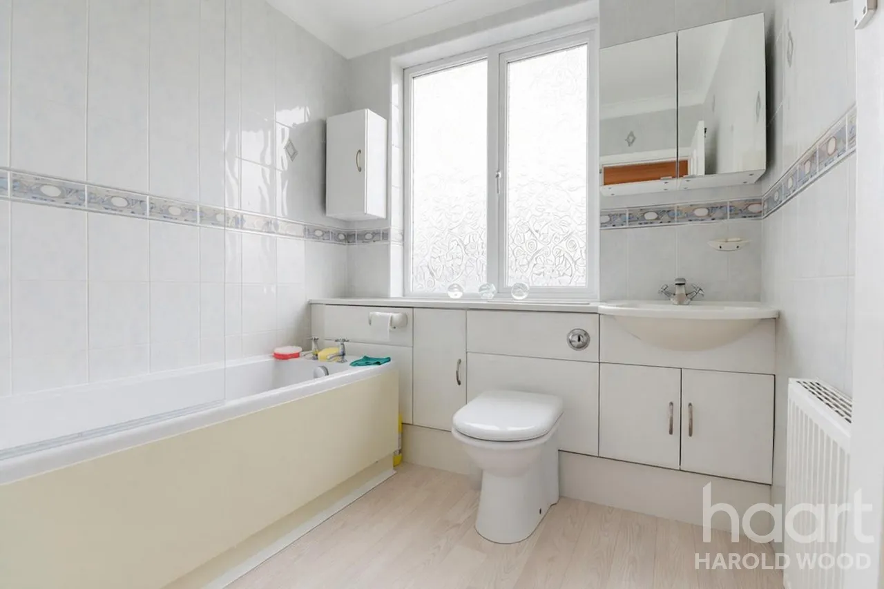 Arundel Road, Harold Wood, RM3, photo 12