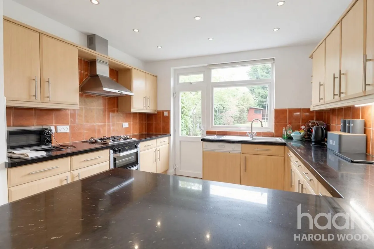 Arundel Road, Harold Wood, RM3, photo 3
