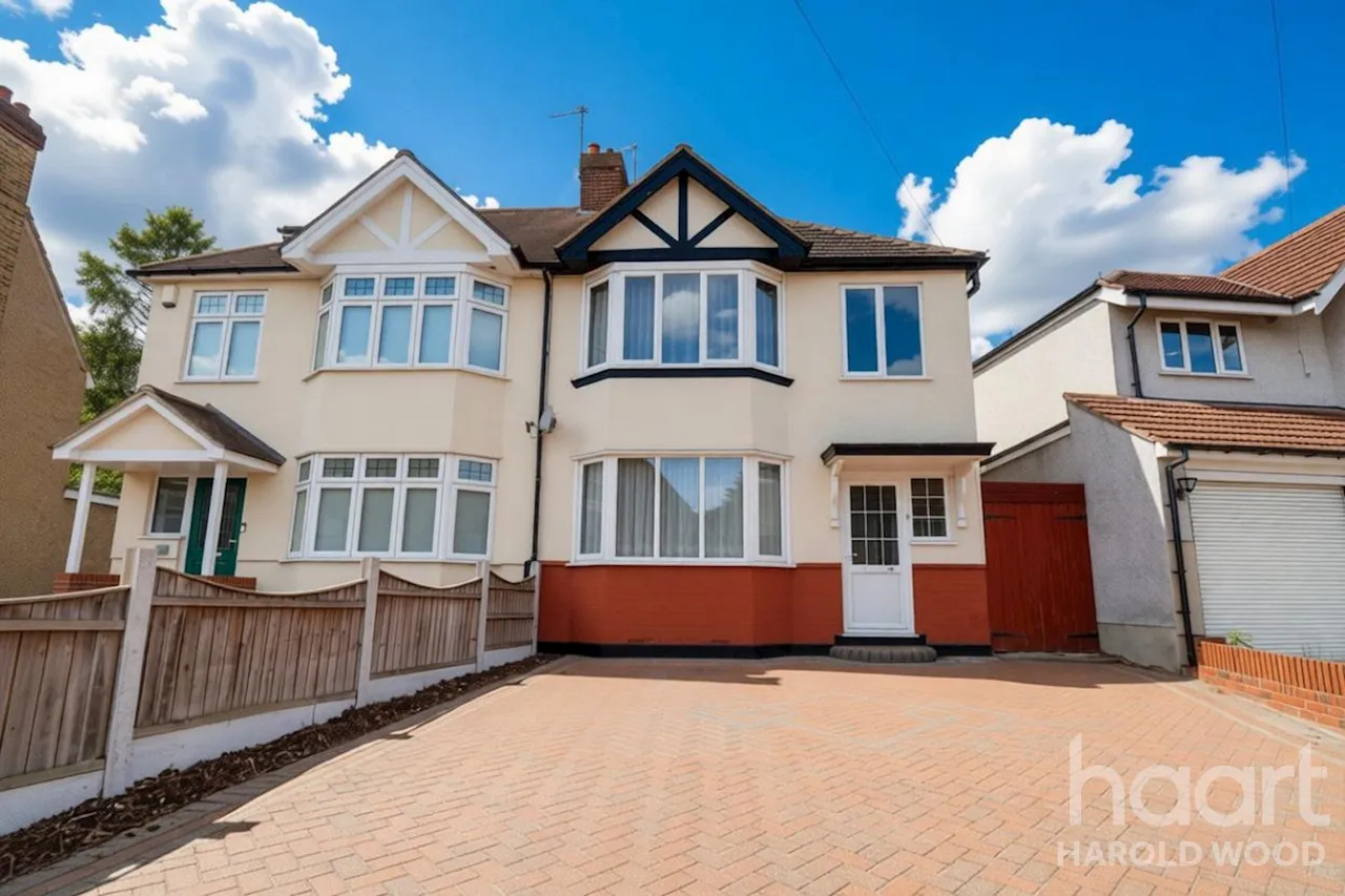 Arundel Road, Harold Wood, RM3, photo 19