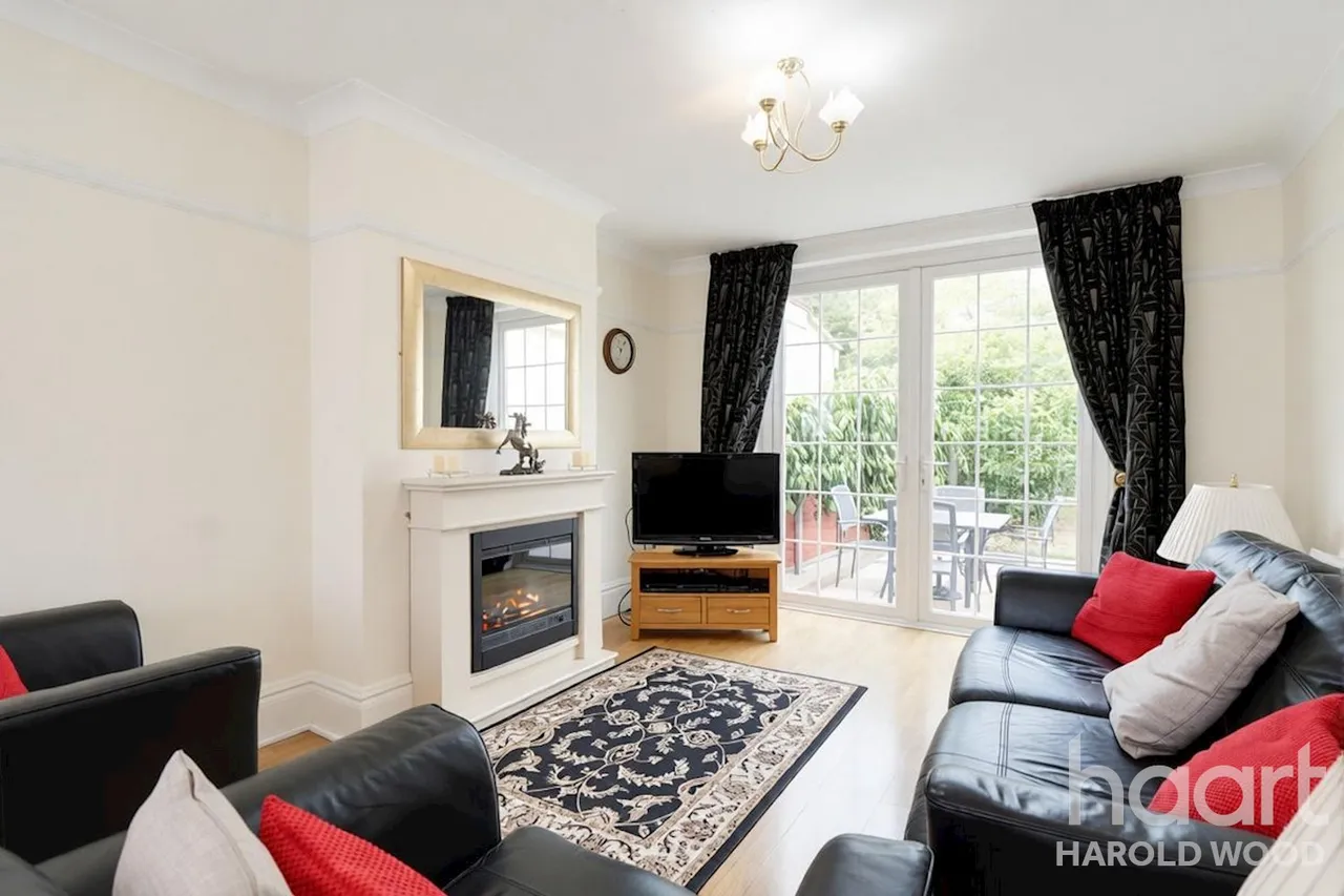 Arundel Road, Harold Wood, RM3, photo 6