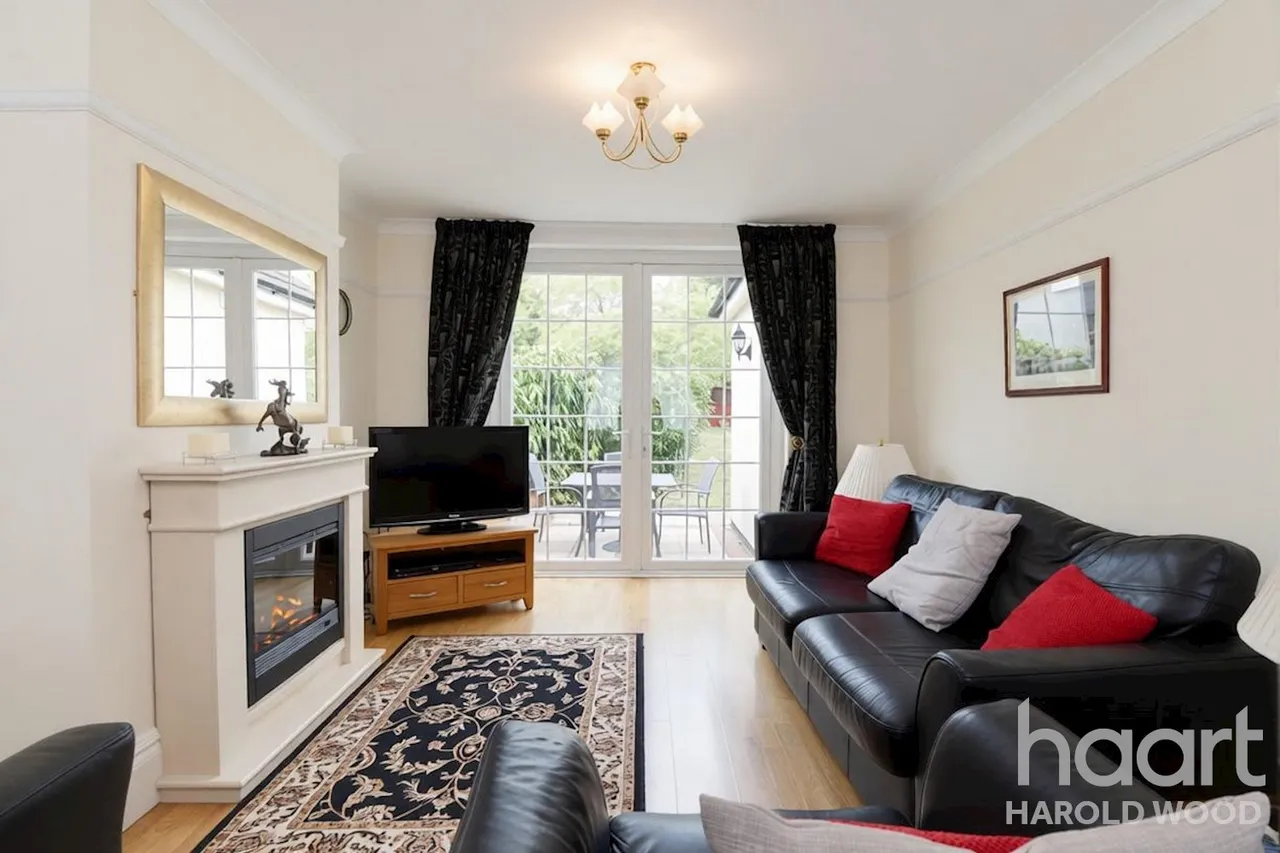 Arundel Road, Harold Wood, RM3, photo 2