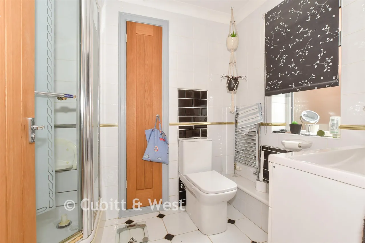 Lavinia Way, East Preston, BN16, photo 9