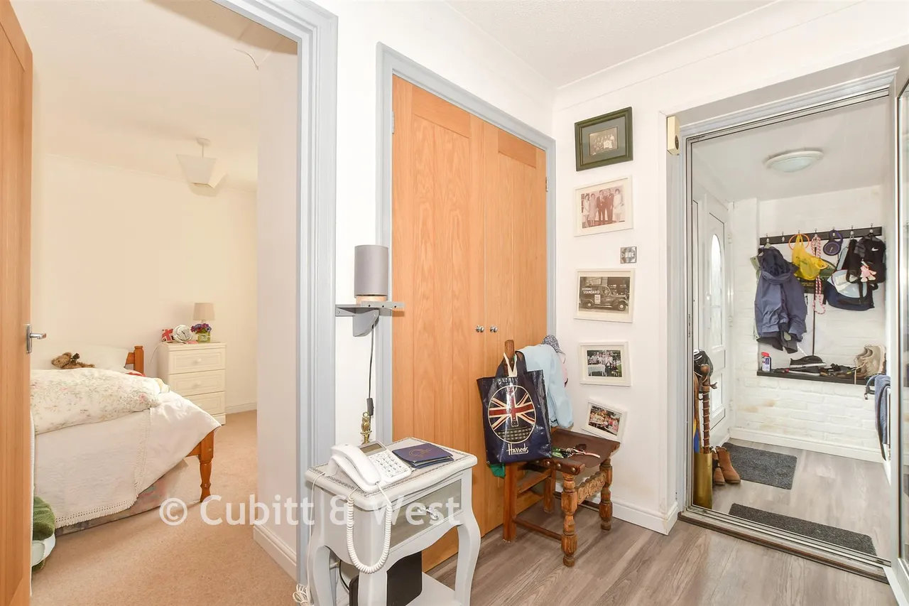 Lavinia Way, East Preston, BN16, photo 6