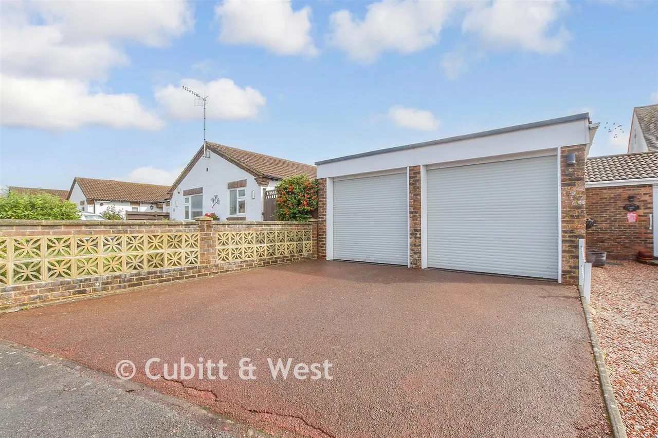 Lavinia Way, East Preston, BN16, photo 10