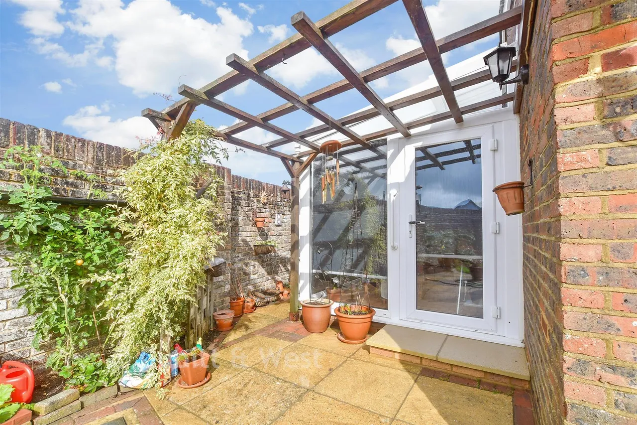 Lavinia Way, East Preston, BN16, photo 13