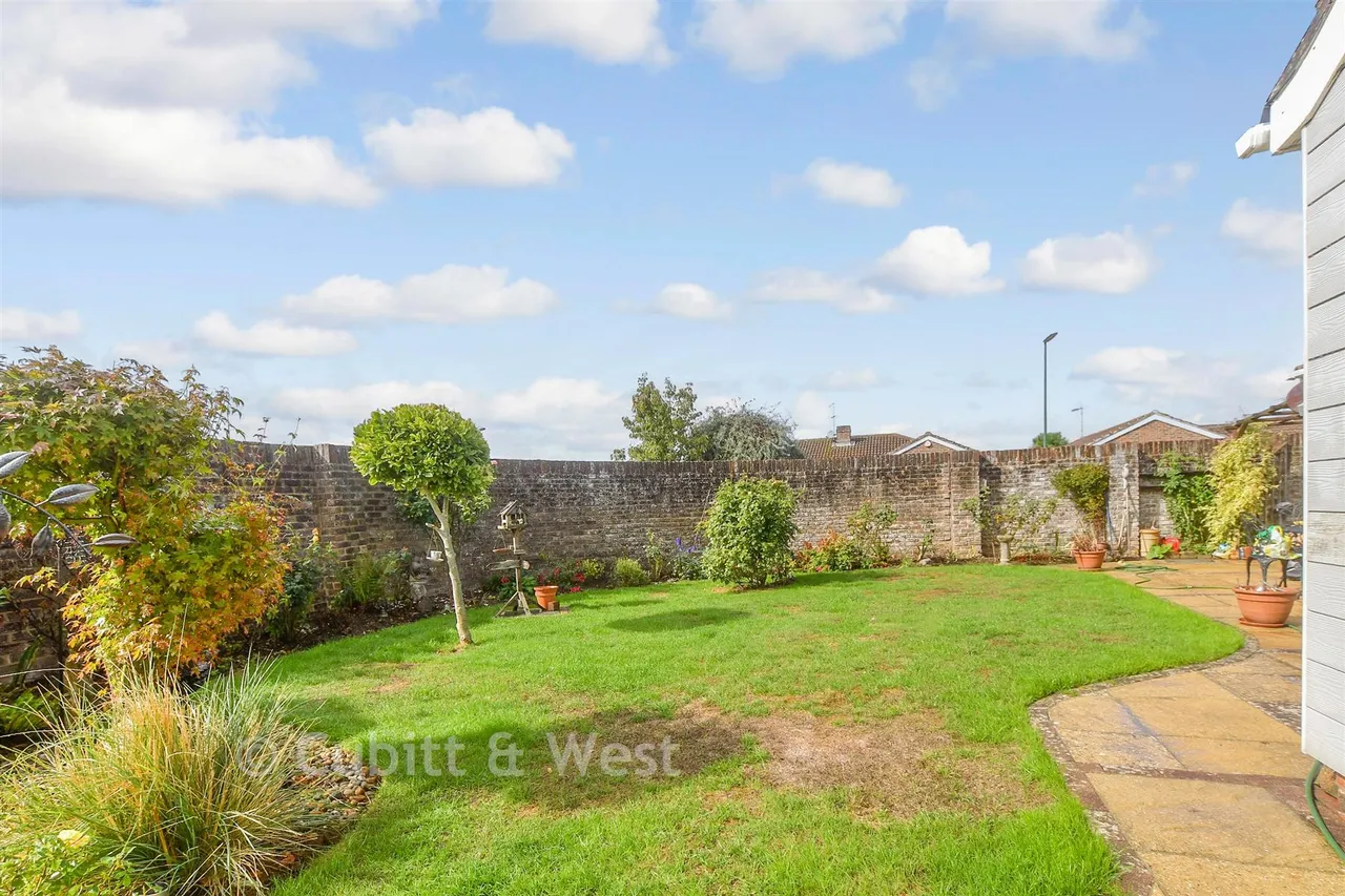 Lavinia Way, East Preston, BN16, photo 2