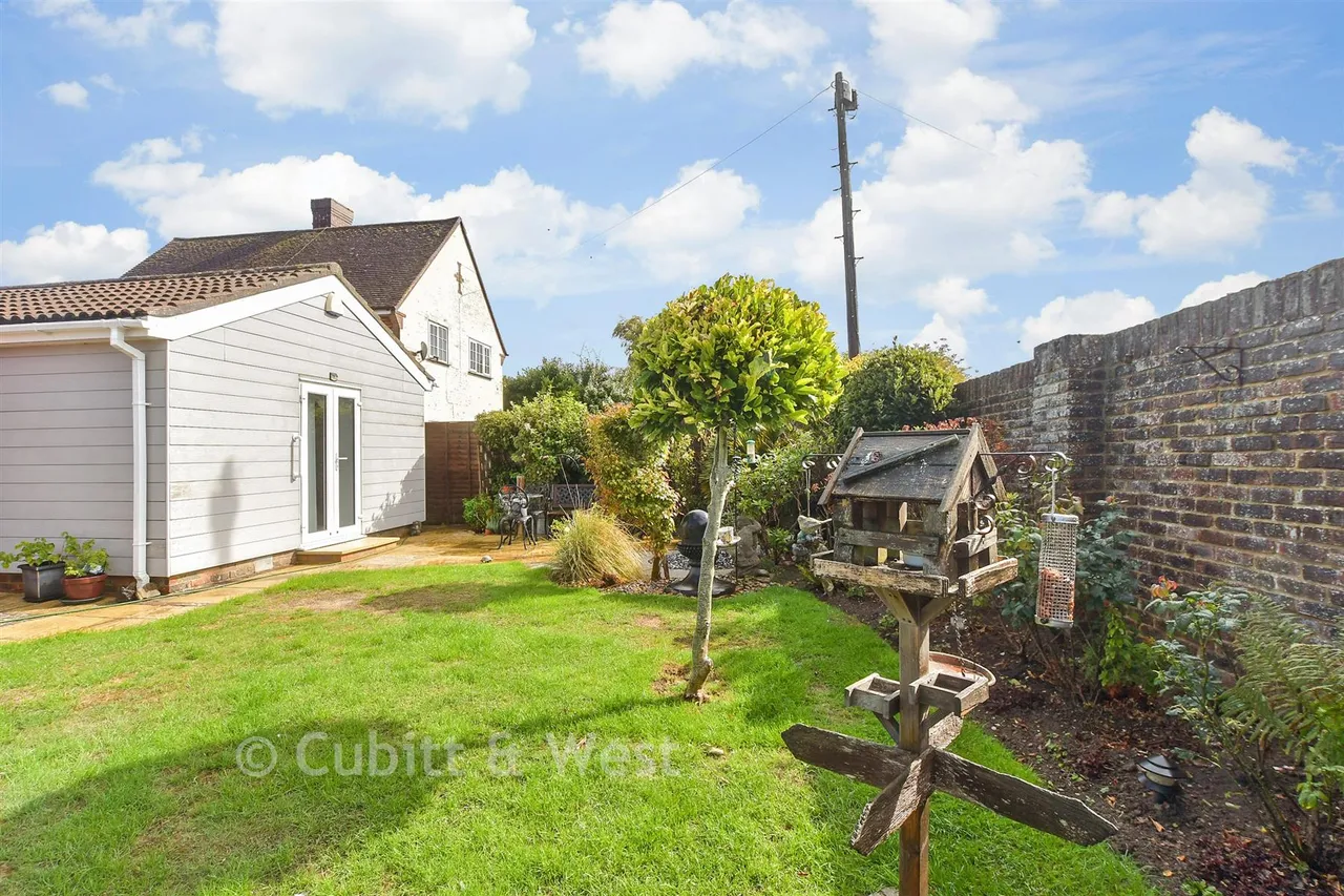 Lavinia Way, East Preston, BN16, photo 14