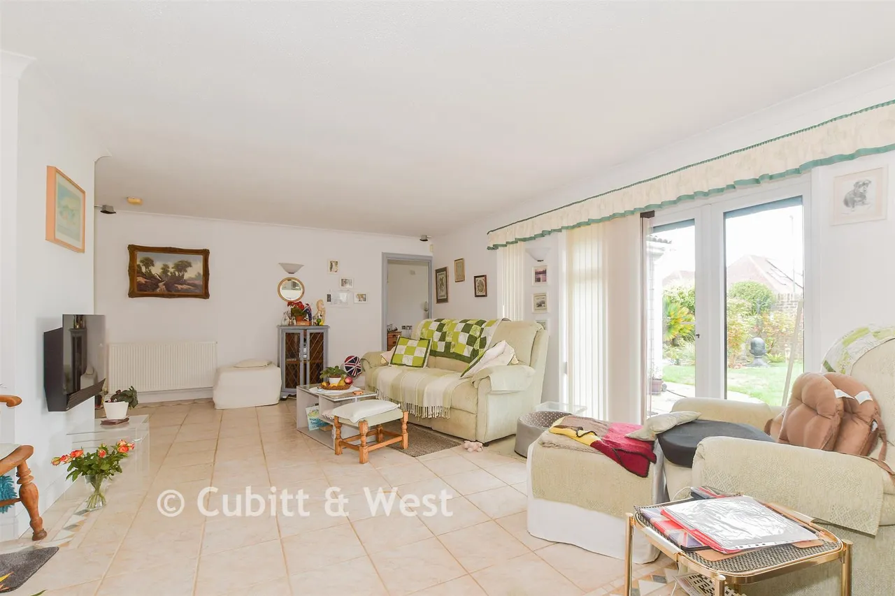 Lavinia Way, East Preston, BN16, photo 3