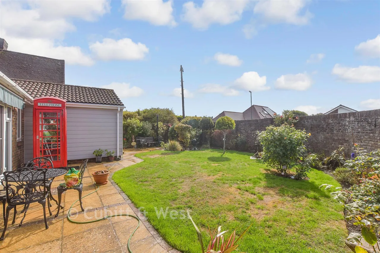 Lavinia Way, East Preston, BN16, photo 11