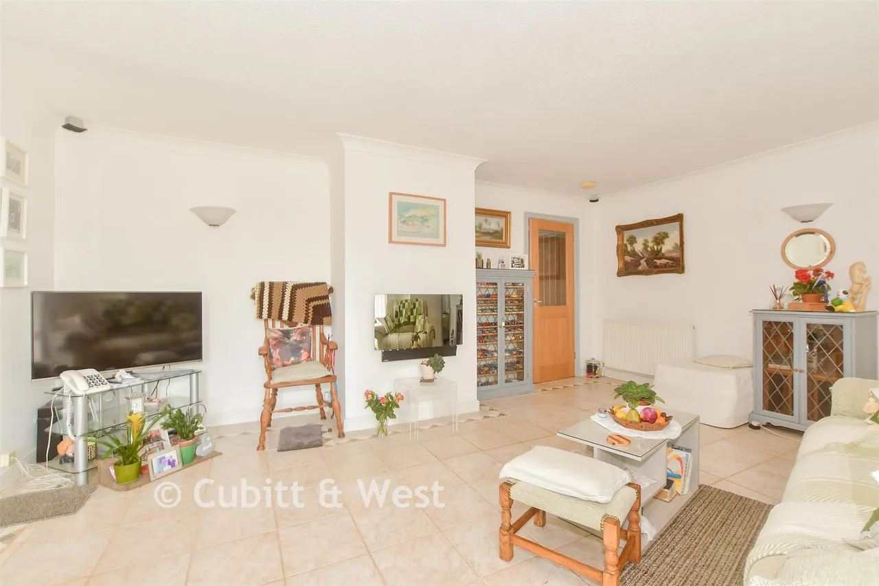 Lavinia Way, East Preston, BN16, photo 20