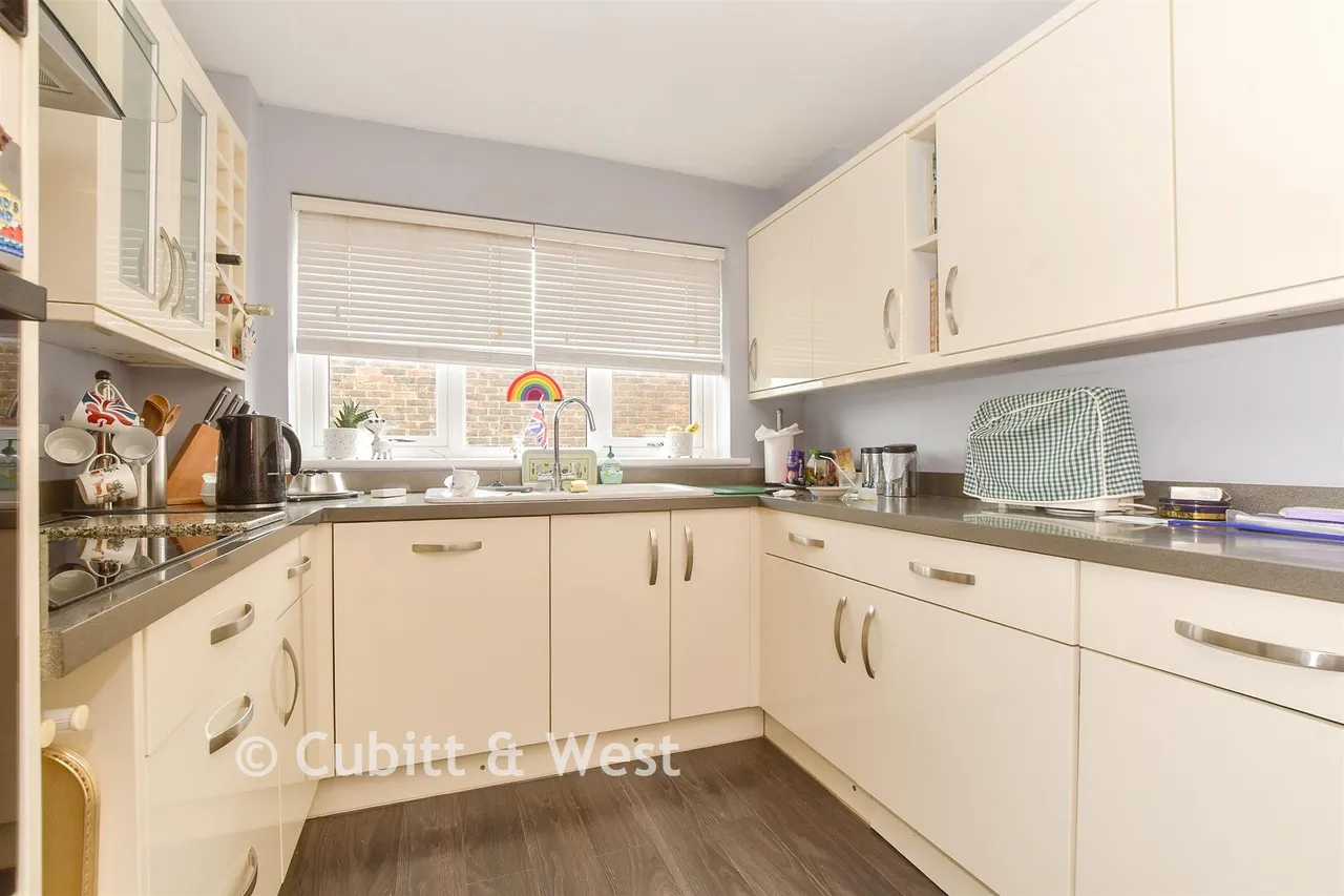 Lavinia Way, East Preston, BN16, photo 19