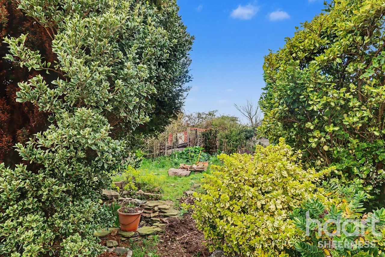 Queenborough Drive, ME12, photo 3