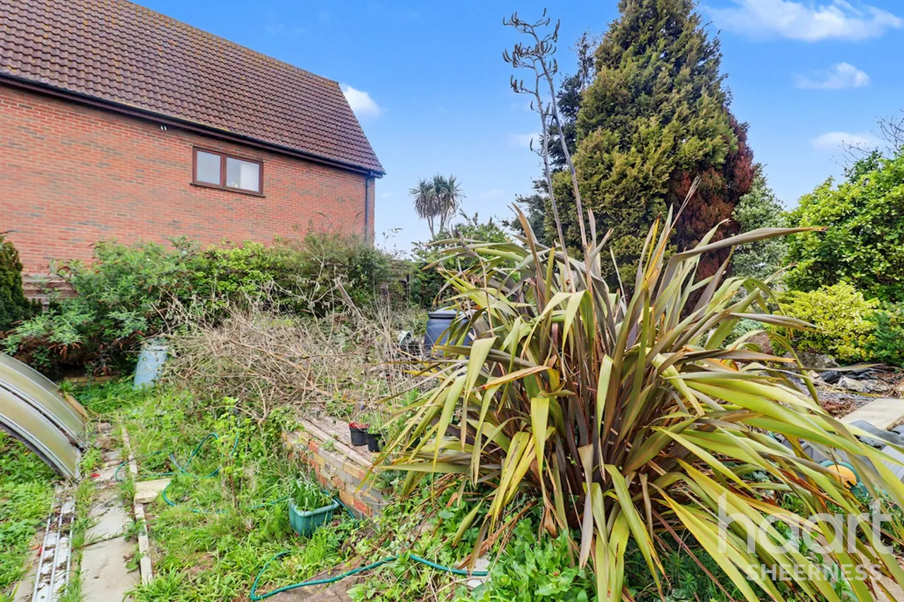 Queenborough Drive, ME12, photo 9
