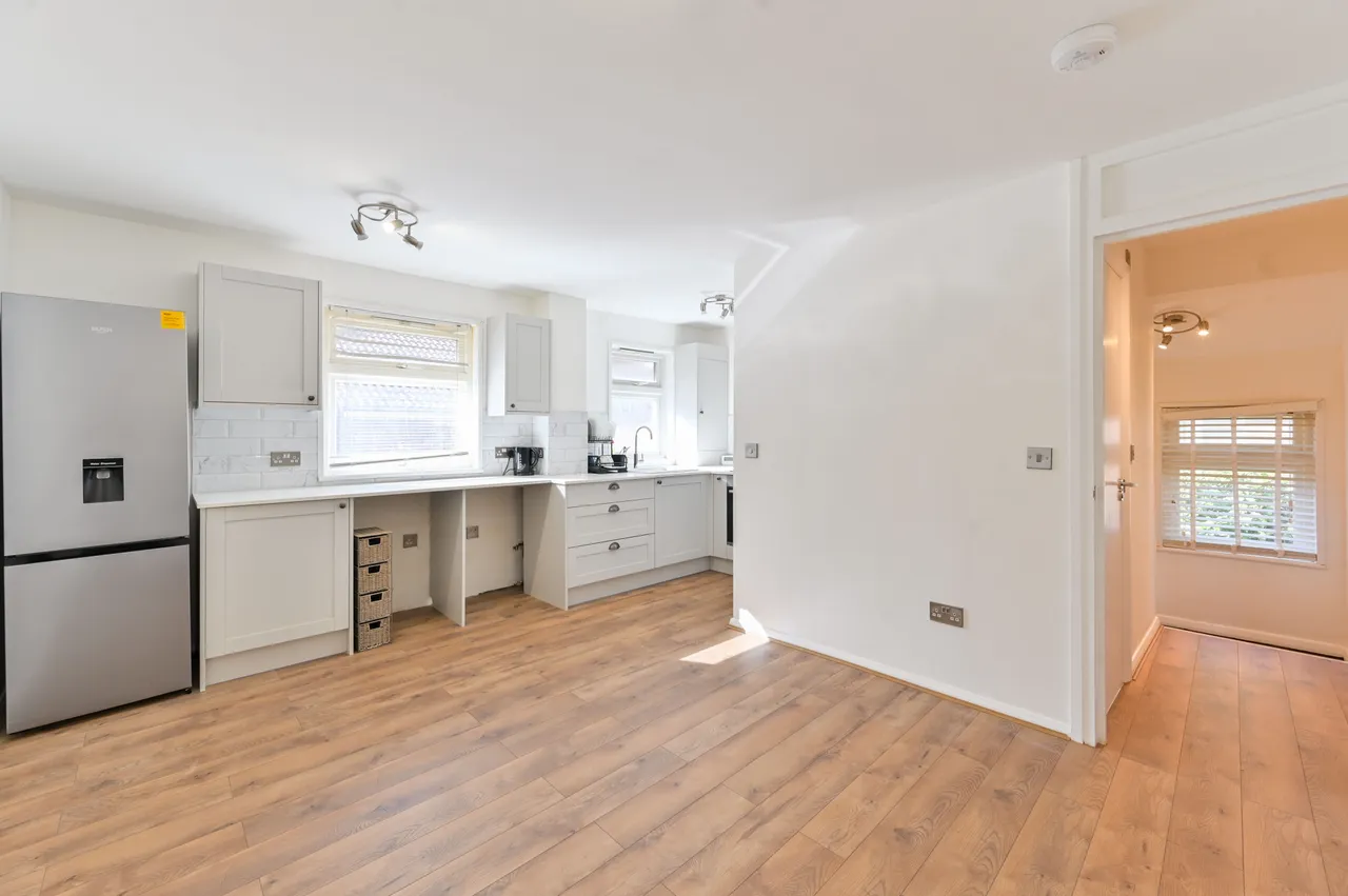 2 bed flat to rent, London, SW8