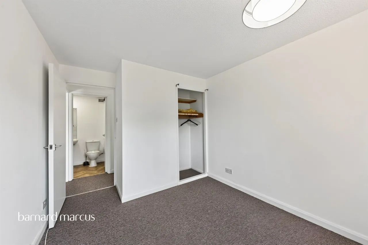 Wetherill Road, London, photo 5