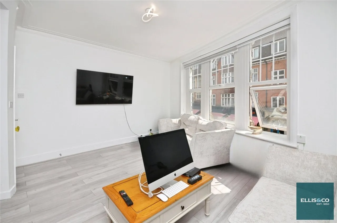 Hendon Lane, Finchley, N3, photo 2