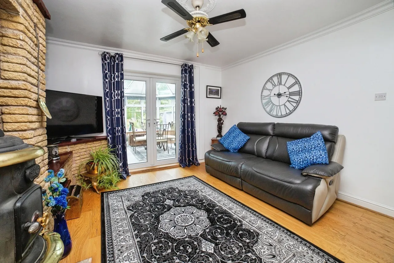 Chaucer Crescent, Sutton-in-Ashfield, Nottinghamshire, NG17, photo 3