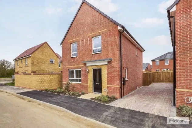 4 bed house to rent — Almond Avenue, Whittlesey, PETERBOROUGH