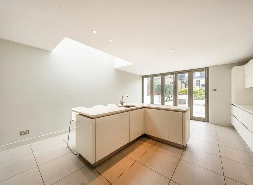 Kimberley Road, Clapham North, SW9, photo 3
