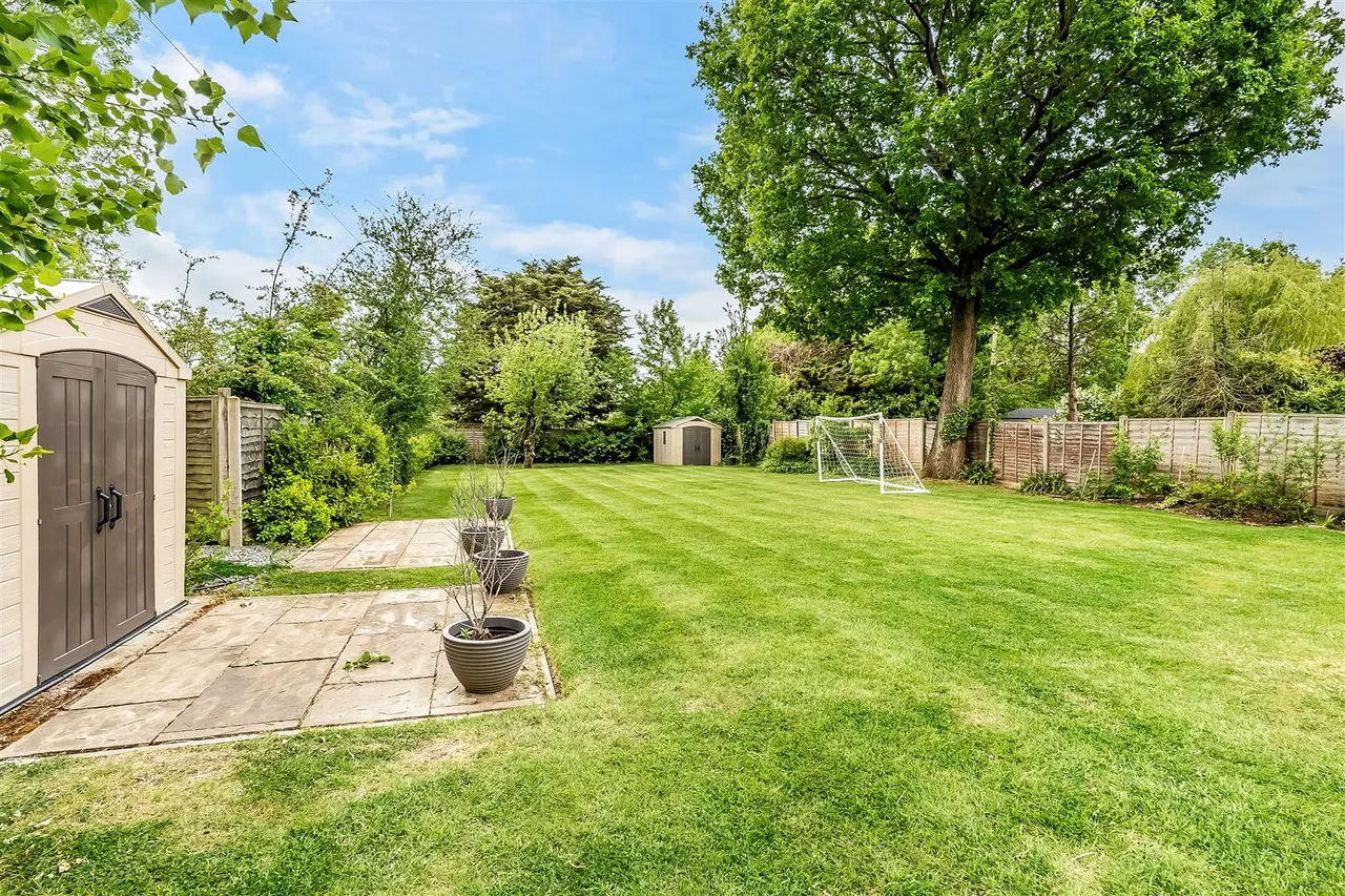 Gatesden Road, Fetcham, KT22, photo 2