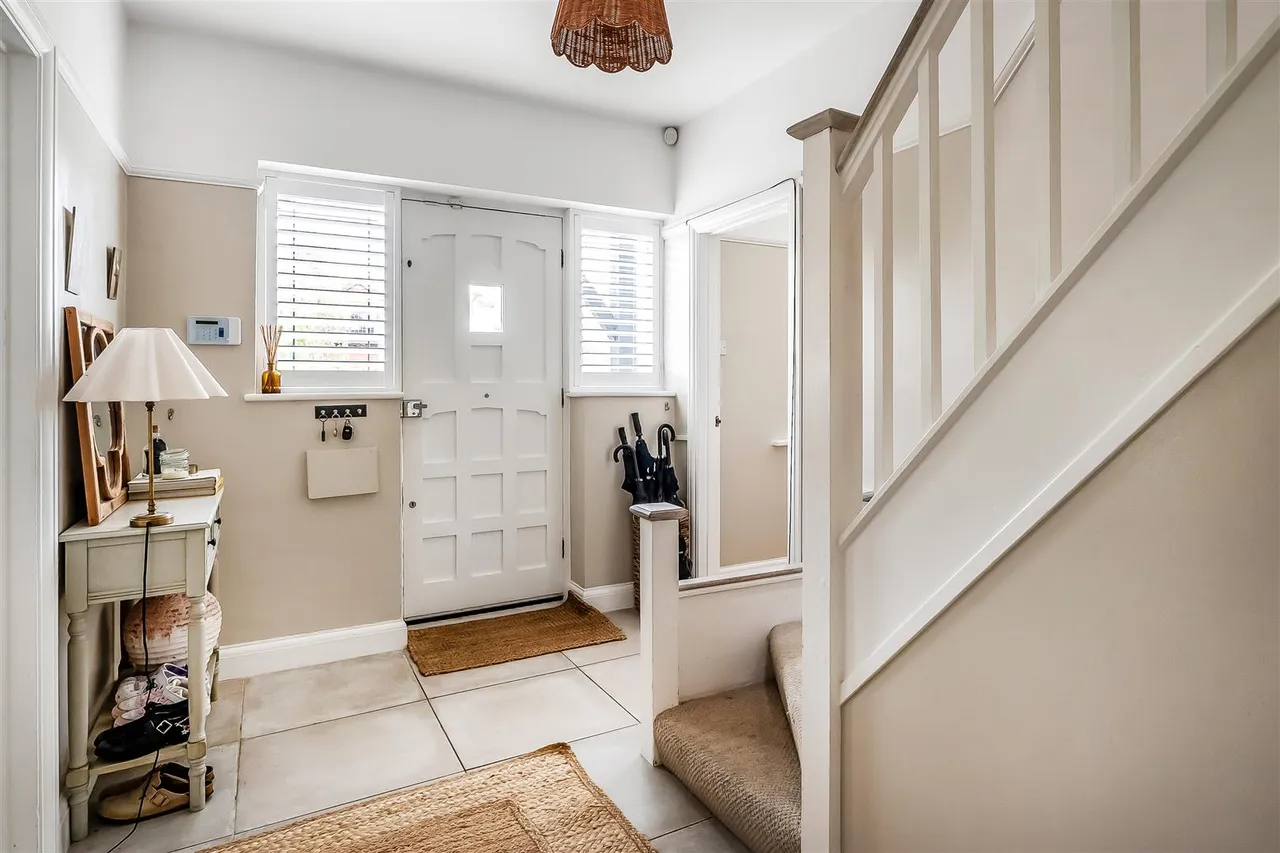 Gatesden Road, Fetcham, KT22, photo 11