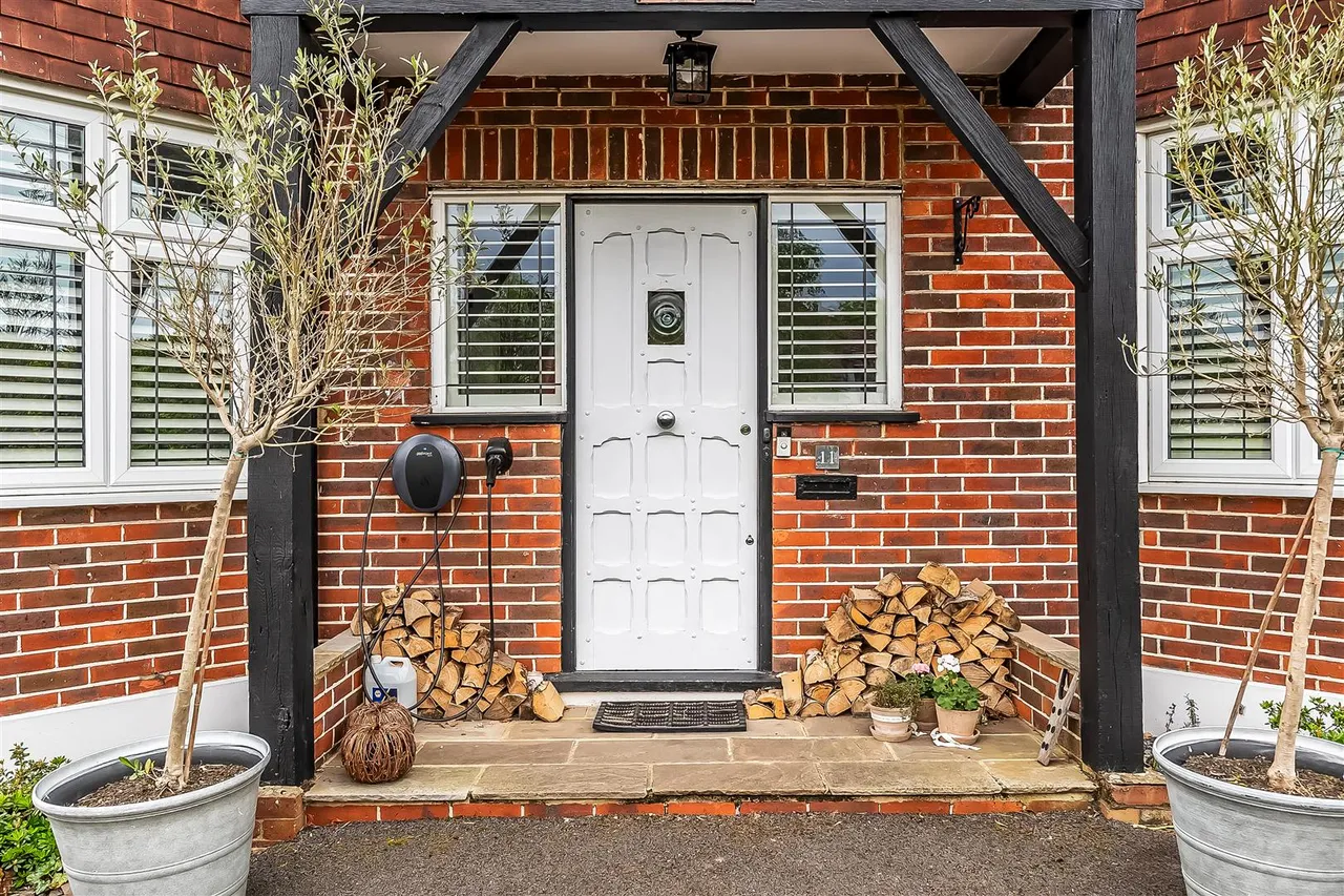 Gatesden Road, Fetcham, KT22, photo 15