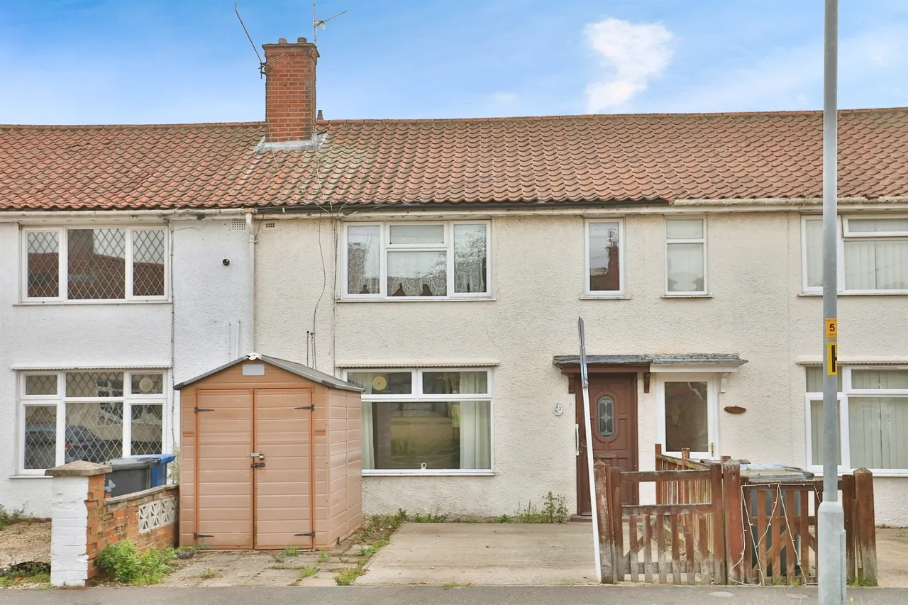 3 bed house for sale — Harmer Road, Norwich