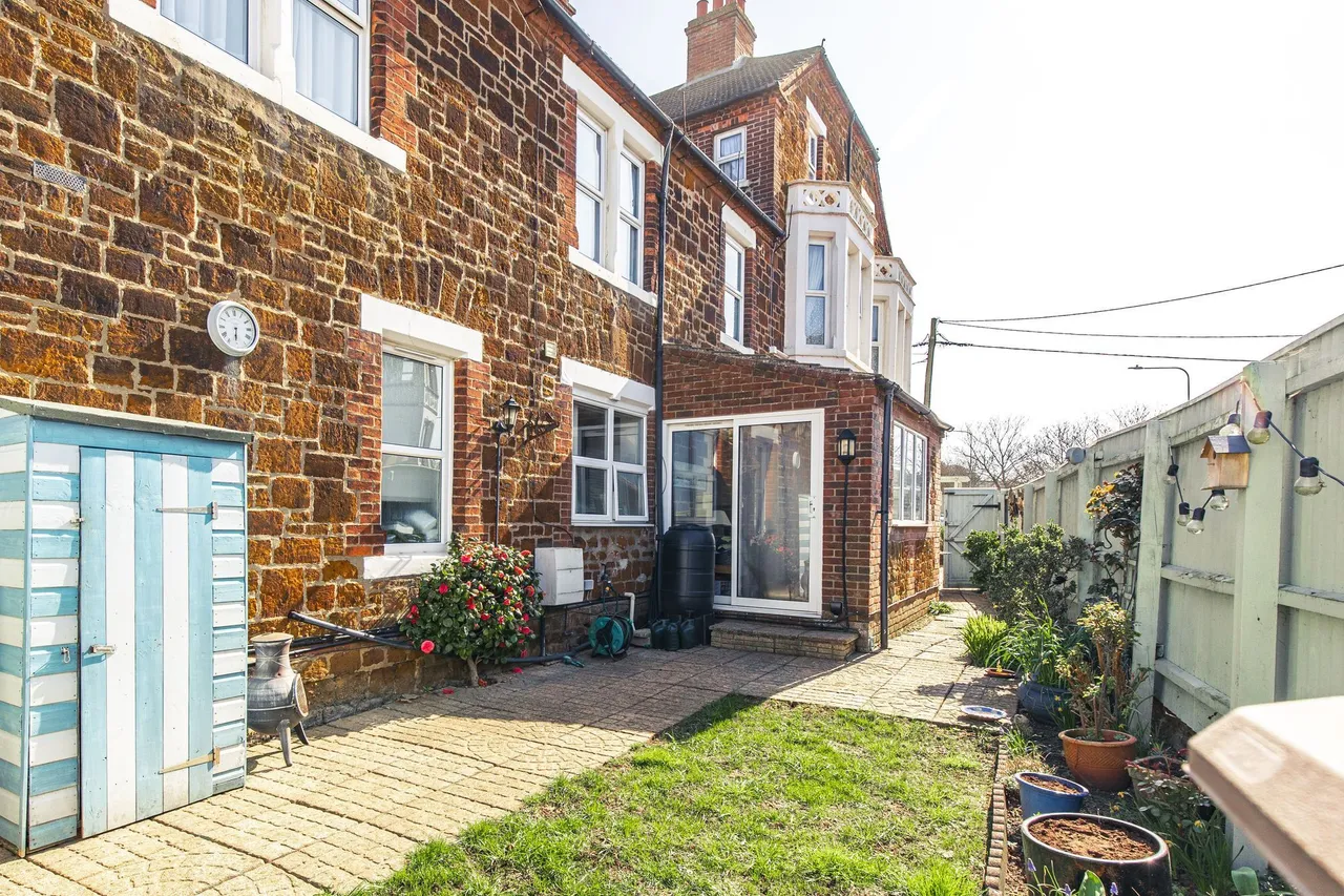 7-Bedroom Guest House in a Prime Huns, photo 12