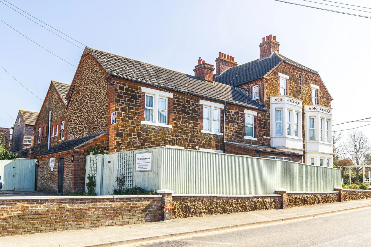 7-Bedroom Guest House in a Prime Huns, photo 10