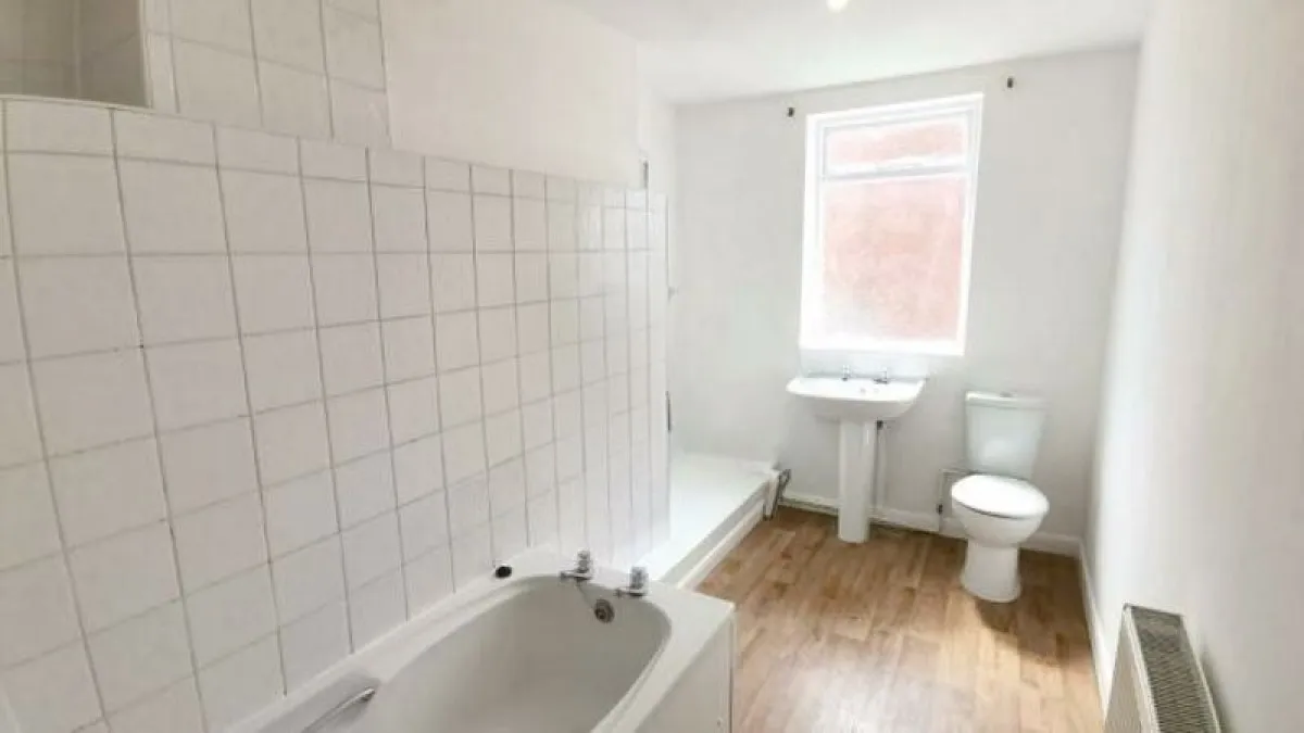 West Parade, West End, photo 8