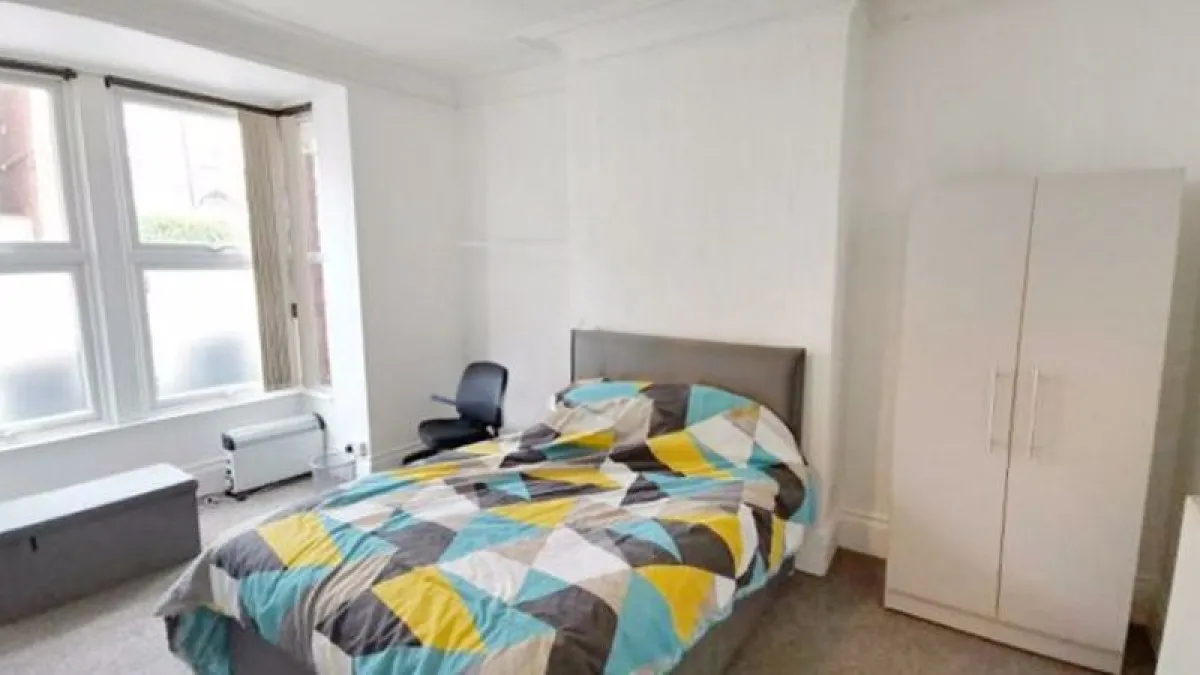 West Parade, West End, photo 6