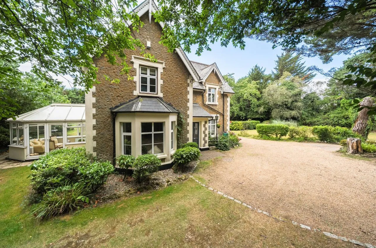 Distinguished Four Bedroom Period Residence, Ryarsh, photo 38