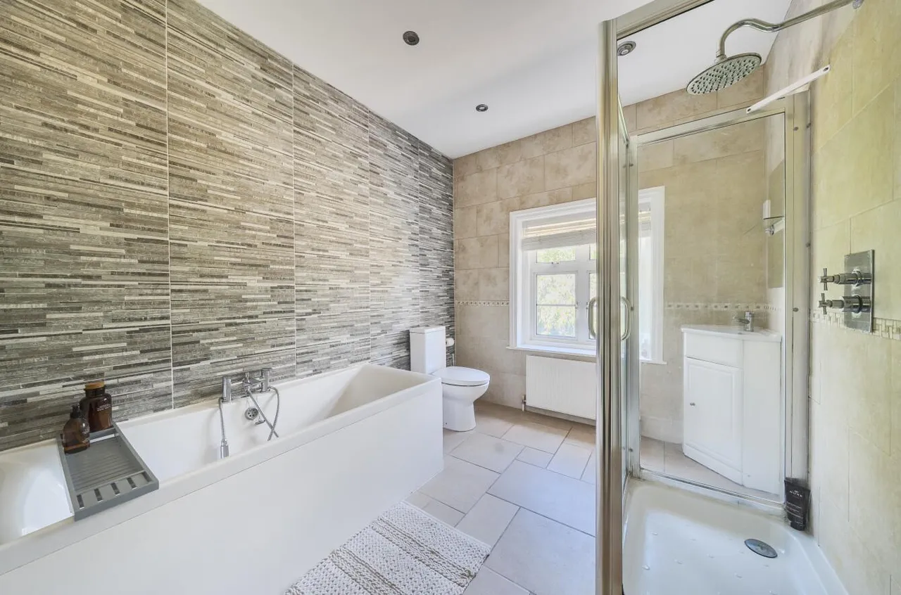 Distinguished Four Bedroom Period Residence, Ryarsh, photo 26