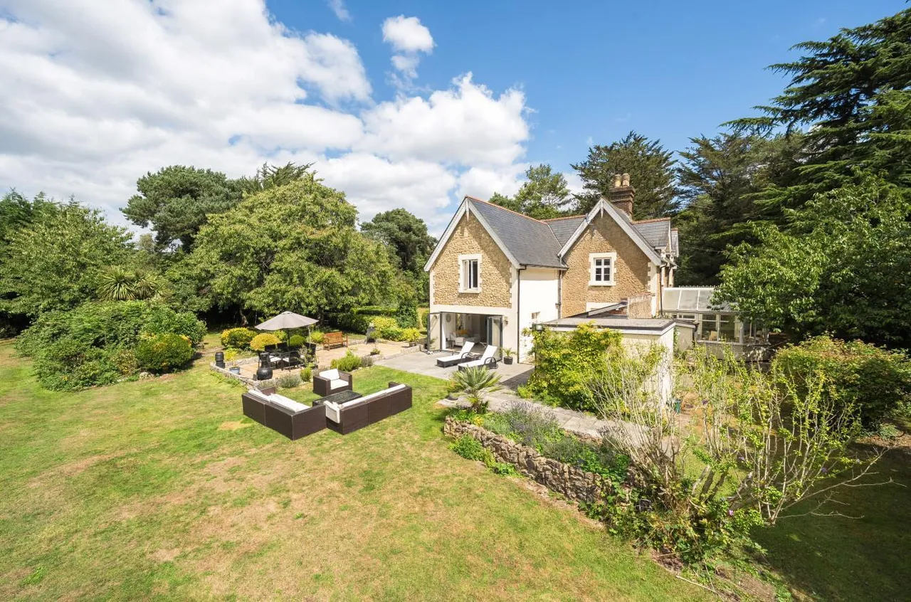 Distinguished Four Bedroom Period Residence, Ryarsh, photo 35