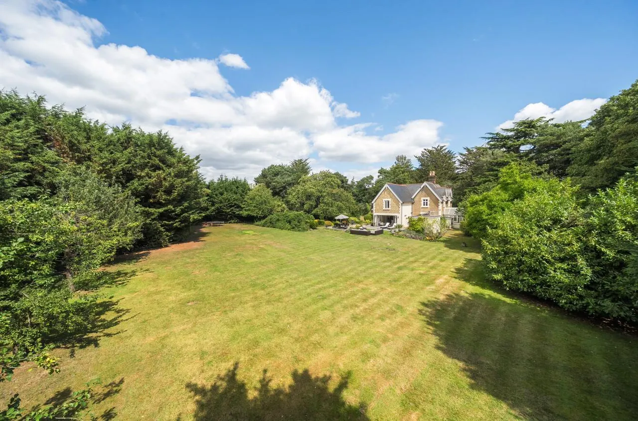 Distinguished Four Bedroom Period Residence, Ryarsh, photo 36