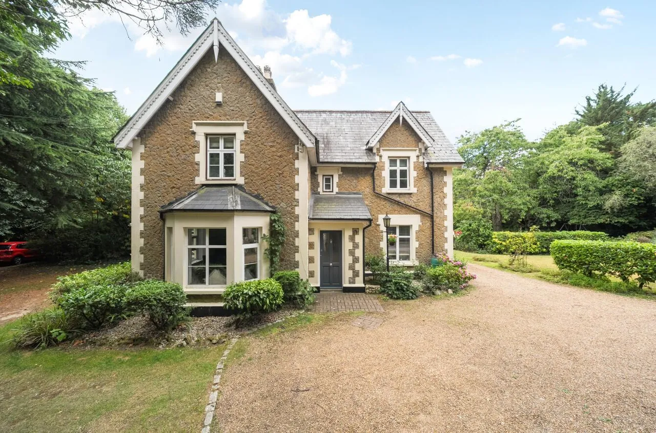 Distinguished Four Bedroom Period Residence, Ryarsh, photo 37