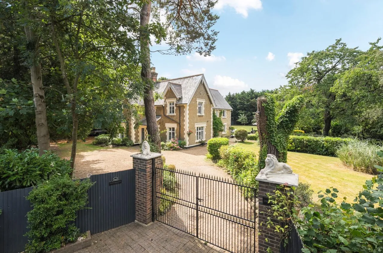 Distinguished Four Bedroom Period Residence, Ryarsh, photo 40