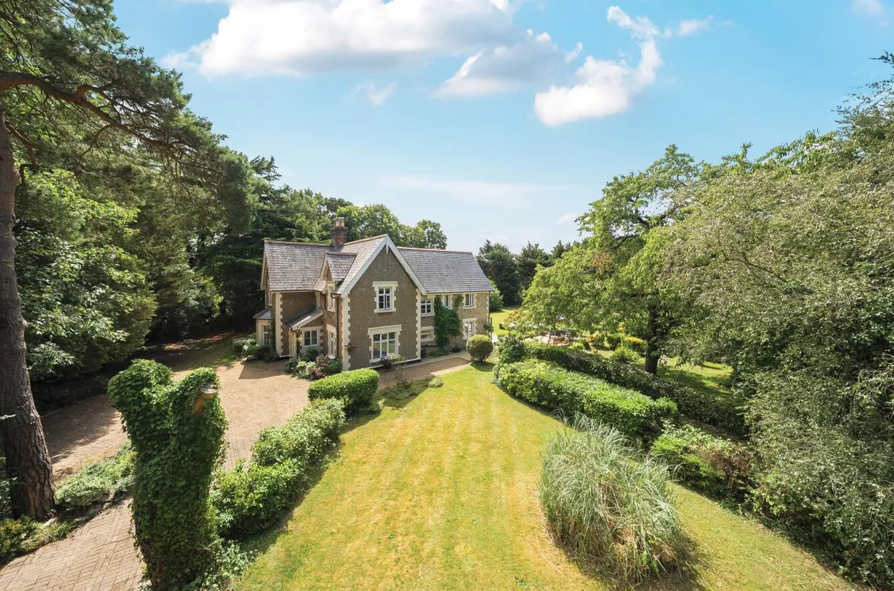 Distinguished Four Bedroom Period Residence, Ryarsh, photo 39