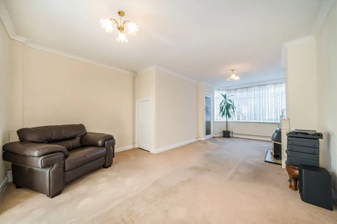 Uxbridge Road, TW13, photo 3