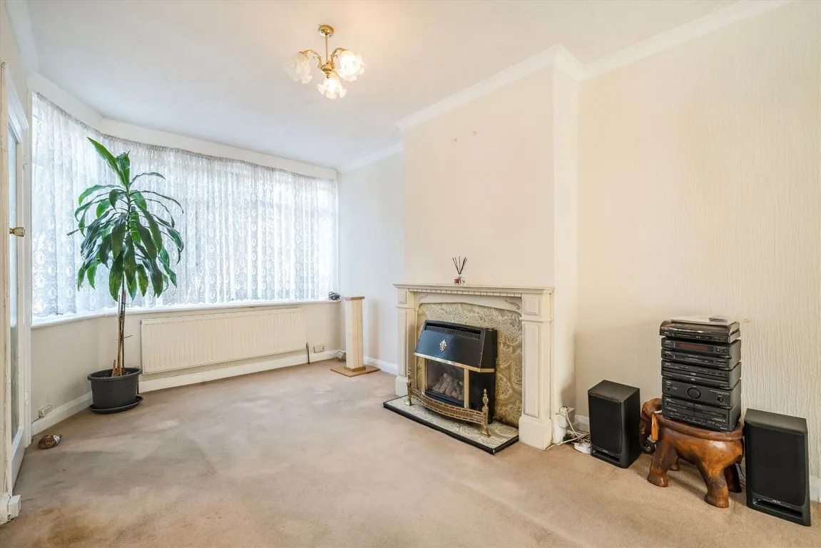Uxbridge Road, TW13, photo 2