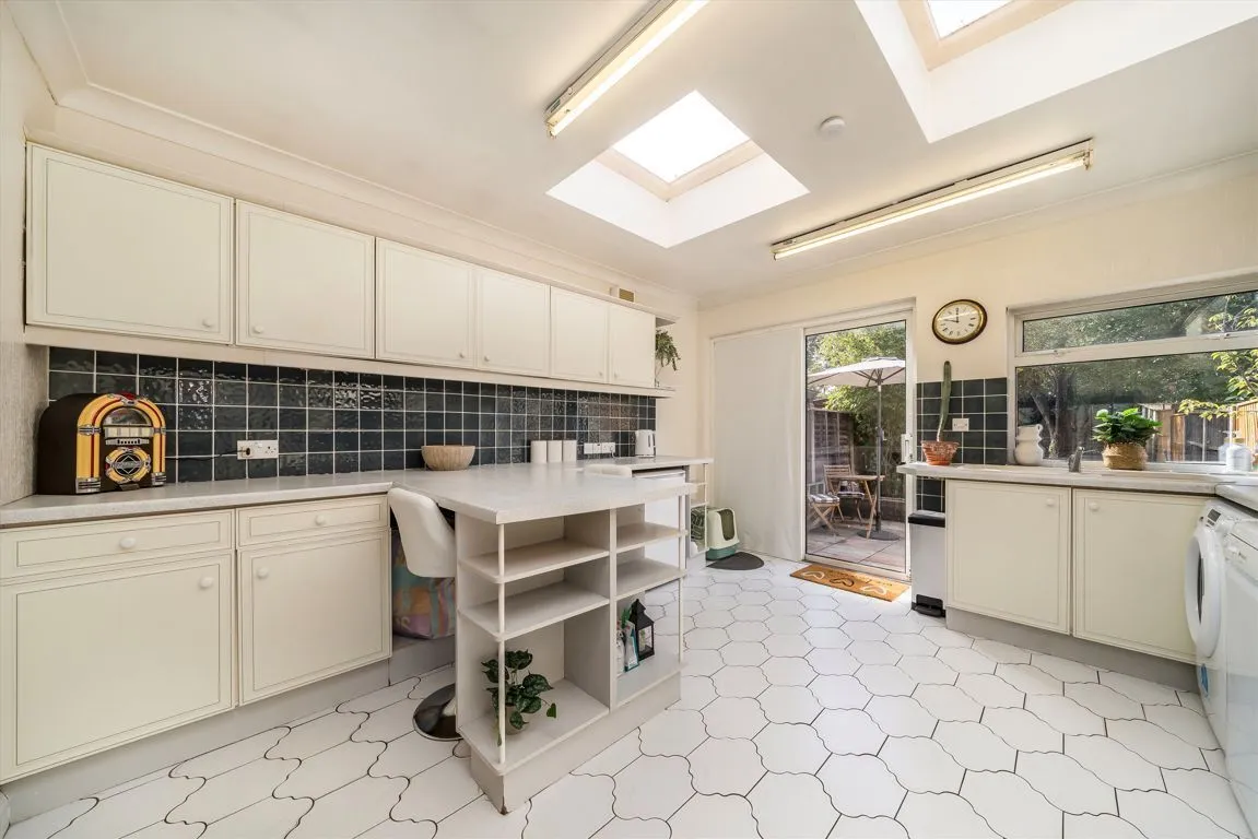 Uxbridge Road, TW13, photo 4