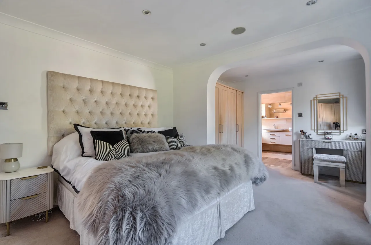 Upper Chobham Road, Camberley, GU15, photo 17