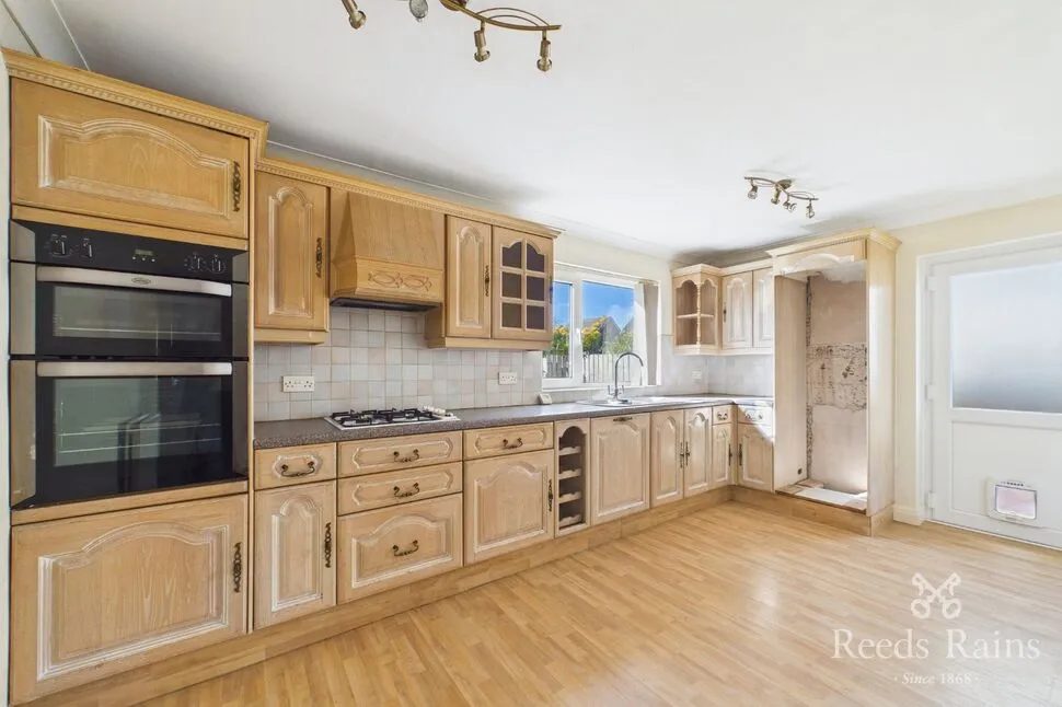 Bradford Road, East Ardsley, WF3, photo 2